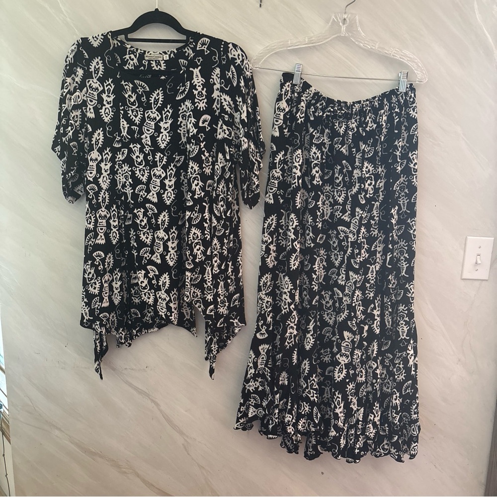 Mission Canyon Black/White Square Neck Top & Matching Skirt  Stretchy One Size